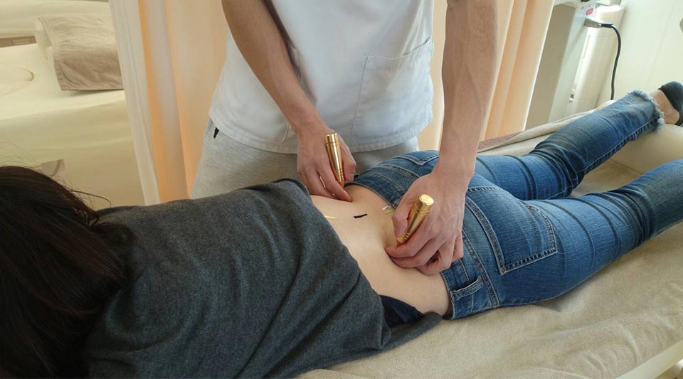 腰の施術中の写真