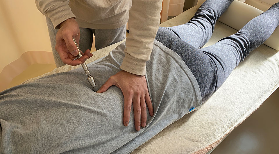 腰の施術中の写真